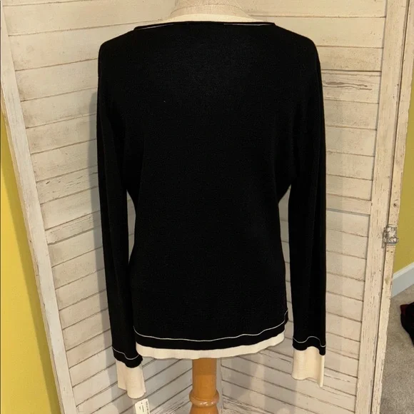 Tahari Sweater Womens large v neck Pullover  NWT from Bergdorf Goodman - Picture 3 of 9